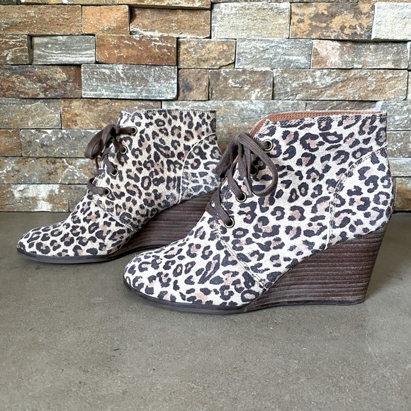 Lucky Brand Wedges Size 8 Ankle Booties Leopard Lace Up Animal Print - Picture 1 of 6